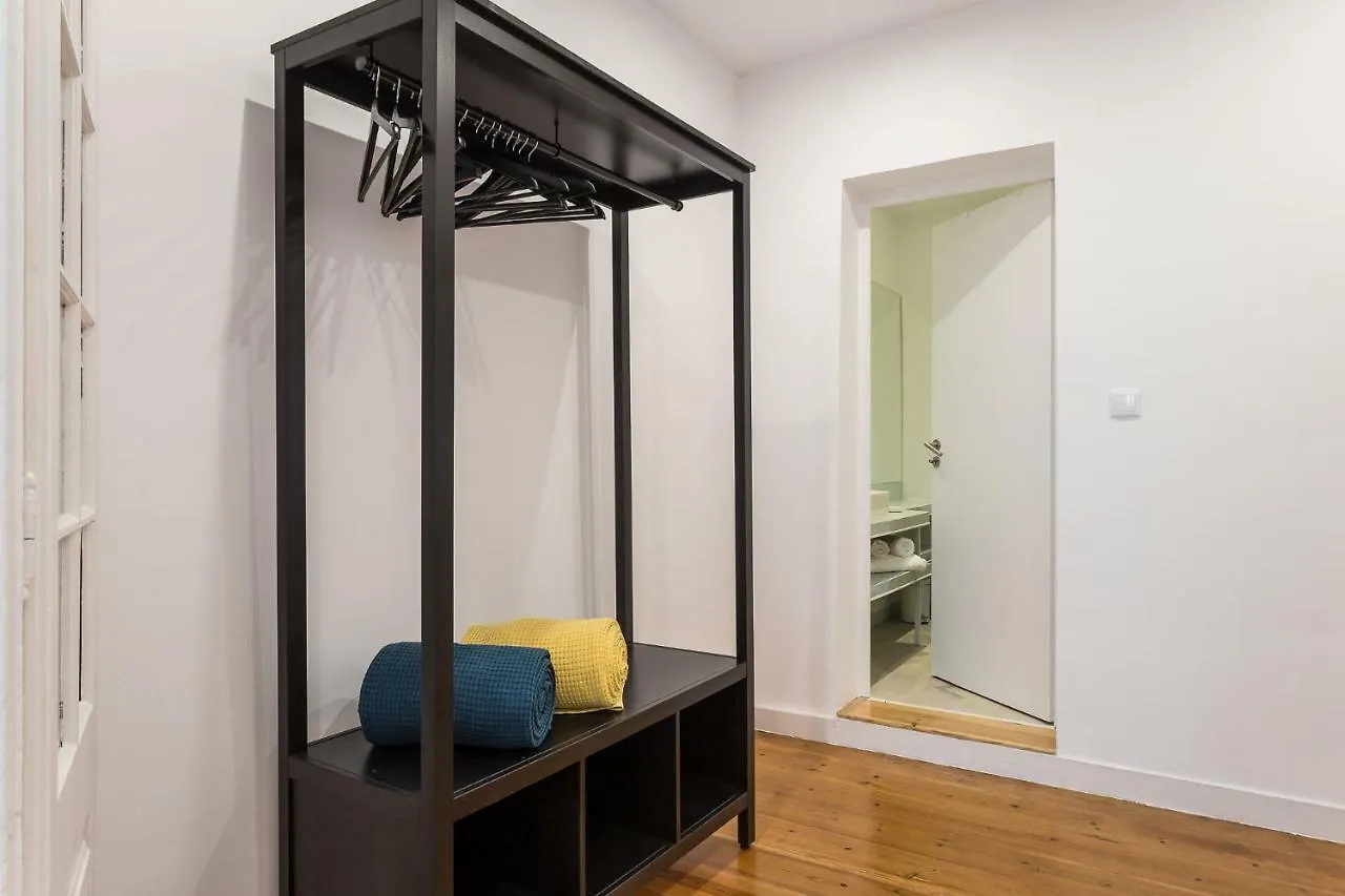 Three Bedroom Apartment In Historical Centre -Bairro Alto 리스본