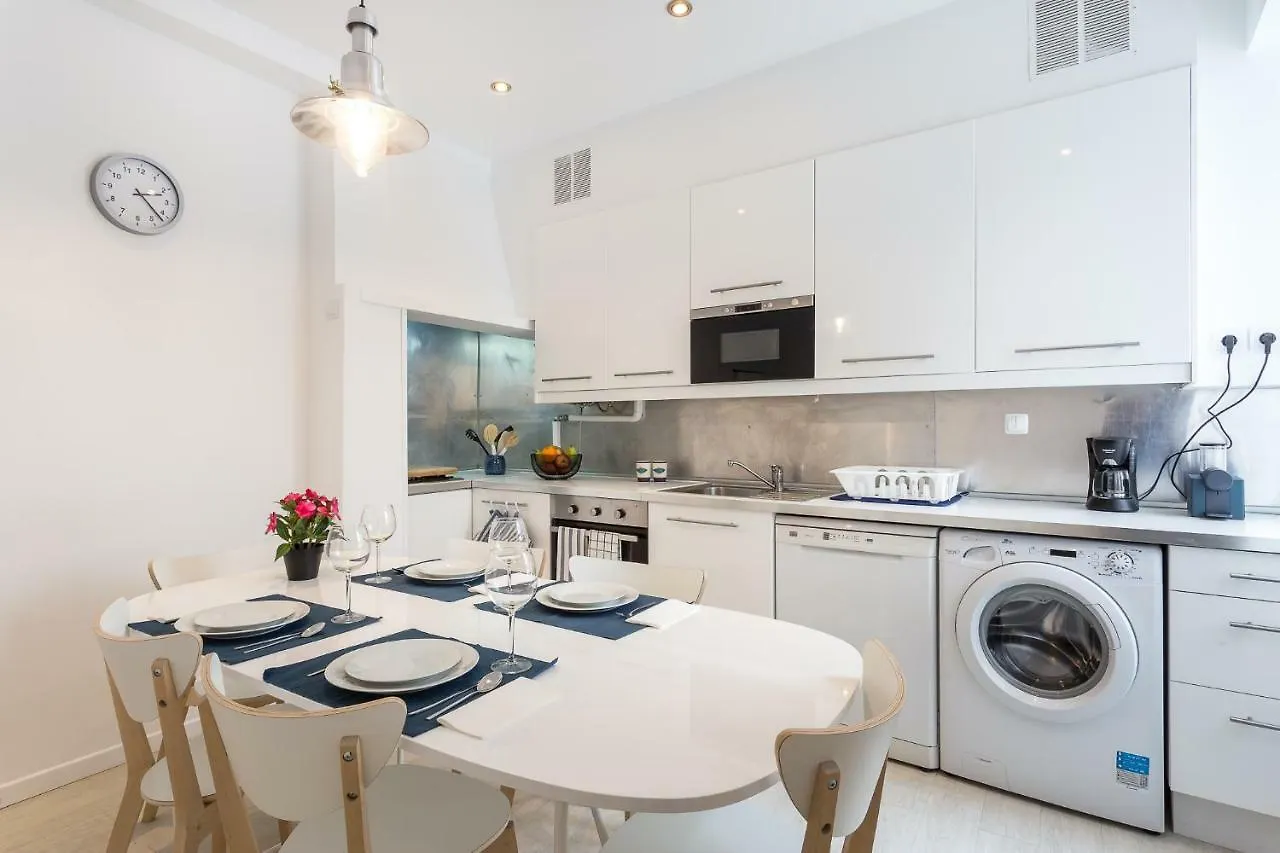 Three Bedroom Apartment In Historical Centre -Bairro Alto 리스본 0*,  포르투갈