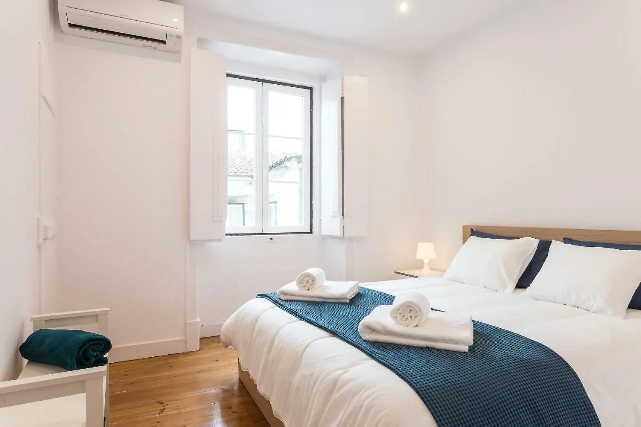 Three Bedroom Apartment In Historical Centre -Bairro Alto 리스본 포르투갈