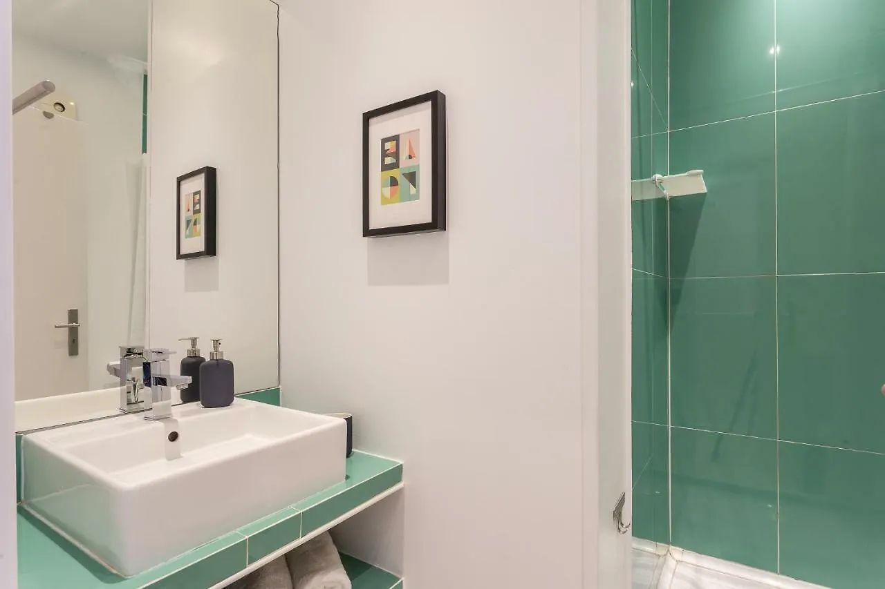 Three Bedroom Apartment In Historical Centre -Bairro Alto 리스본 0*,